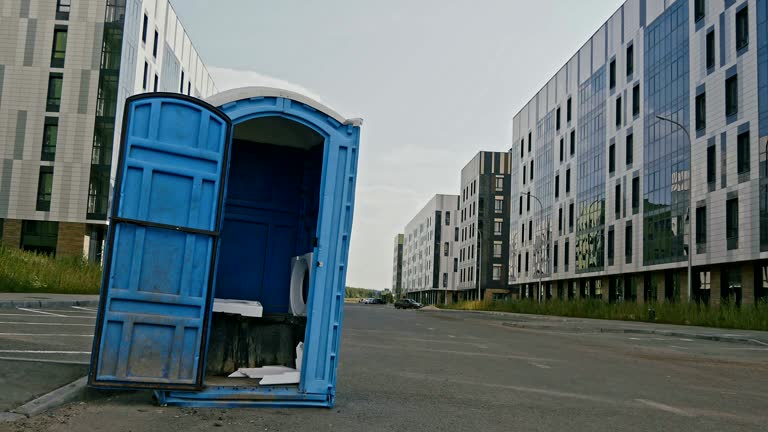 Best Portable Restroom Maintenance and Cleaning  in Hernando, MS